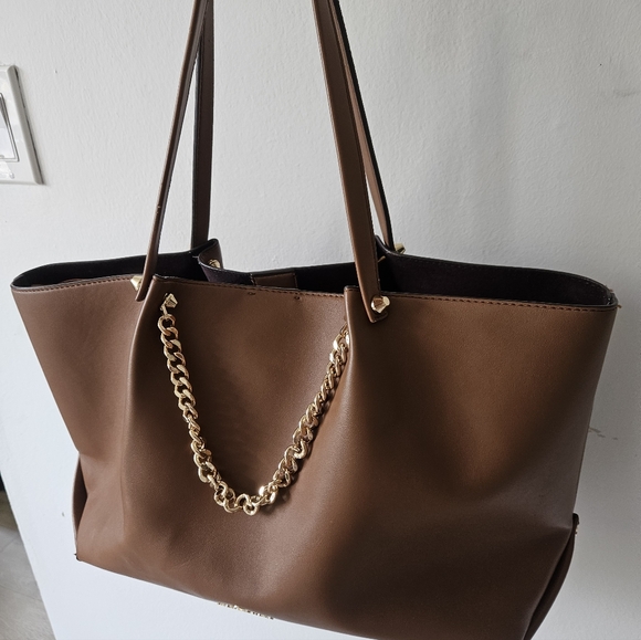 Elegant Brown Tote Bag with Gold Chain - Picture 3 of 6